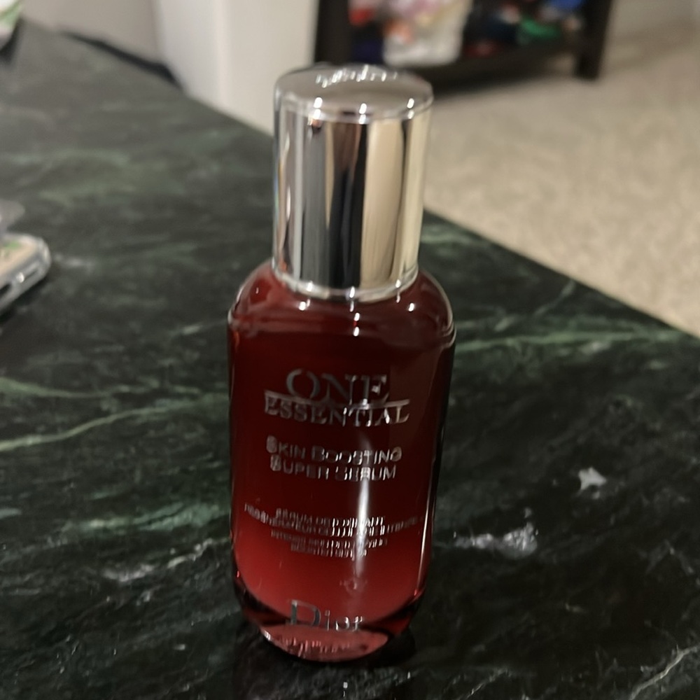 NWT Dior One Essential Skin Boosting Super Serum